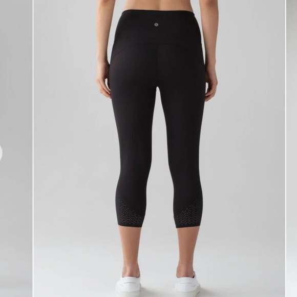 Lululemon Anew Crop (21") Black 21276 - Picture 2 of 16